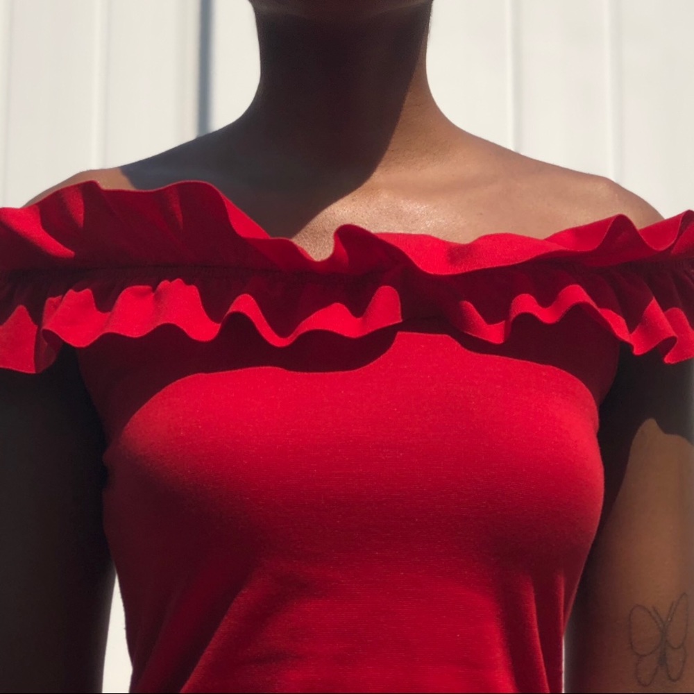 Off the shoulder ruffle dress💃🏼❣️